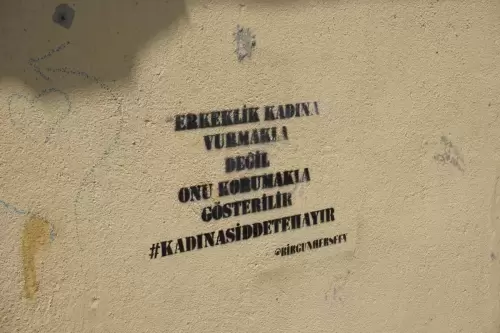 Erkeklik Kadına Vurmakla Değil Onu Korumakla Gösterilir. #Kadına Şiddete Hayır.(Beşiktaş, 2022)