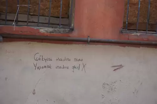 Gökyüzü inadına mavi Yaşamak inadına güzel