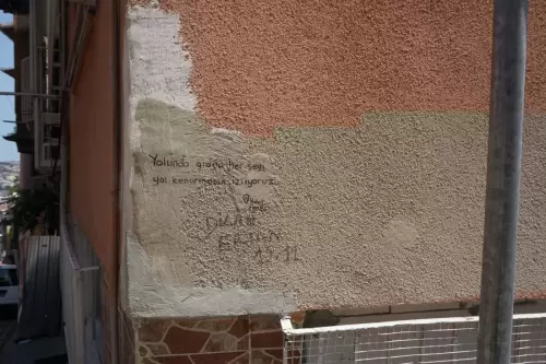 Yolunda giden her şeyi yol kenarından izliyoruz(Beyoğlu, 2022)