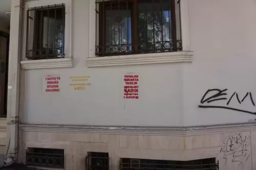 1 Mayıs’ta Sokağa, Eyleme Kaldıraç / Yasalar Sokakta Yazılır Sosyalist Kadın Manşetiyle 1 Mayıs’a (Kadıköy, 2022)