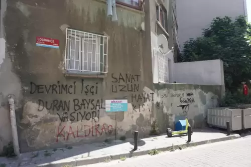 Sanat Uzun Hayat Kısa (Beşiktaş, 2022)