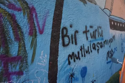 Bir Türlü Mutlulaşamıyorum (Beyoğlu, 2022)
