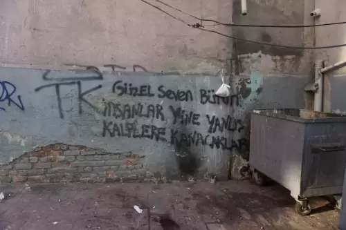 Güzel seven Bütün İnsanlar yine yanlış kalplere kanacaklar (Bahçelievler, 2022)