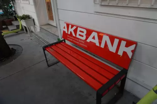 Bu bankta ve her bankta mobilden akbanklı olabilirsin