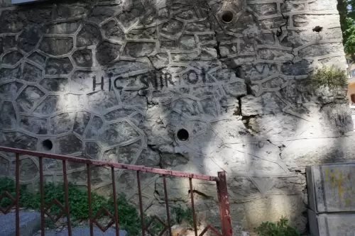 Hiç Şiir Oku