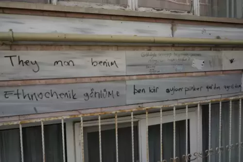 They man (Değmen) benim-Ethnochenik- gönlüme ben bir -ayber pinker- yardan ayrıldım.-Twisted Language-