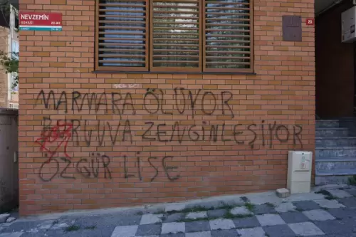Marmara Ölüyor Burjuva Zenginleşiyor / Özgür Lise(Kadıköy, 2022)