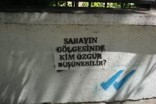 Sarayın Gölgesinde Kim Özgür Düşünebilir (Kadıköy, 2022)