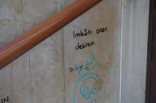 İmkanı Olan Delirsin (Beyoğlu, Fransız Lisesi, 2022)