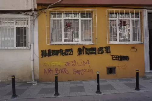 …..(Toygaç?) Değilim AIR BNB Yapıyorum. (Kadıköy, 2022)
