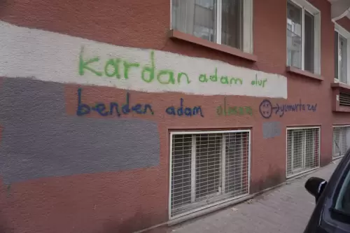 Kardan adam olur benden adam olmaz. (Kadıköy, 2022)