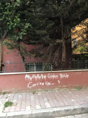 Mutluluğa Giden Yolda Çevirme Var (Bahçelievler, 2023)