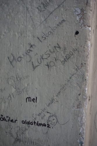 Hayatı Iskalama Lüksün Yok / Ölüler Aldatılmaz (Beyoğlu, 2022)